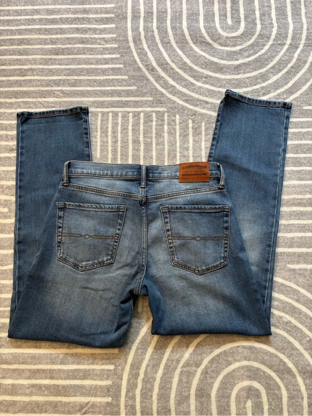 Lucky Brand Jeans, Vintage Straight, 30x32, W30, L32, Medium Blue Wash Denim